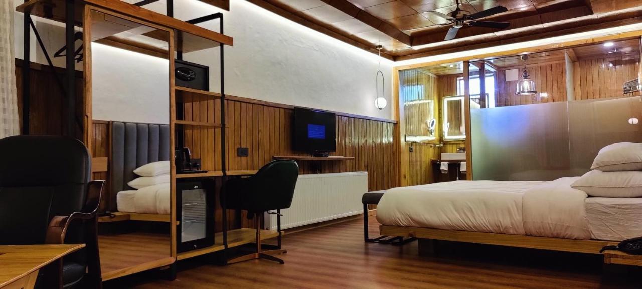 โฮเต็ล โช พาเลซ Hotel เลห์ ภายนอก รูปภาพ