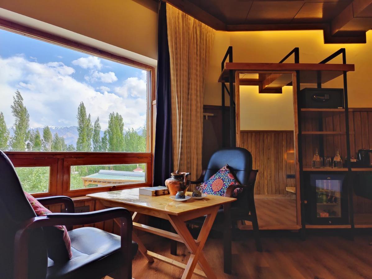 โฮเต็ล โช พาเลซ Hotel เลห์ ภายนอก รูปภาพ